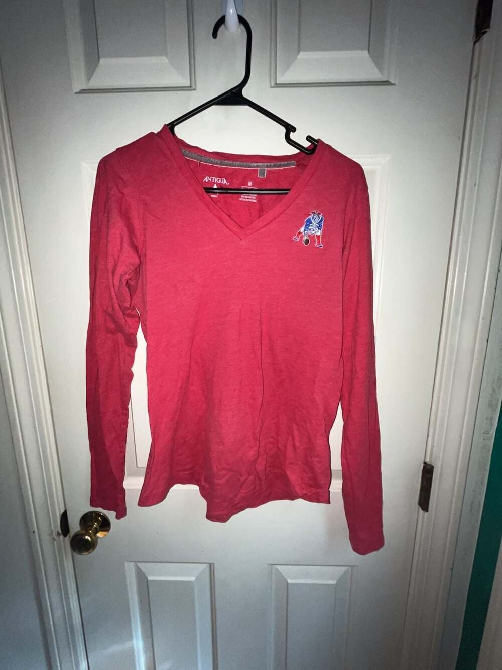 Antigua New England Patriots Pat Patriot Throwback Logo Women's V-Neck Long Slee
